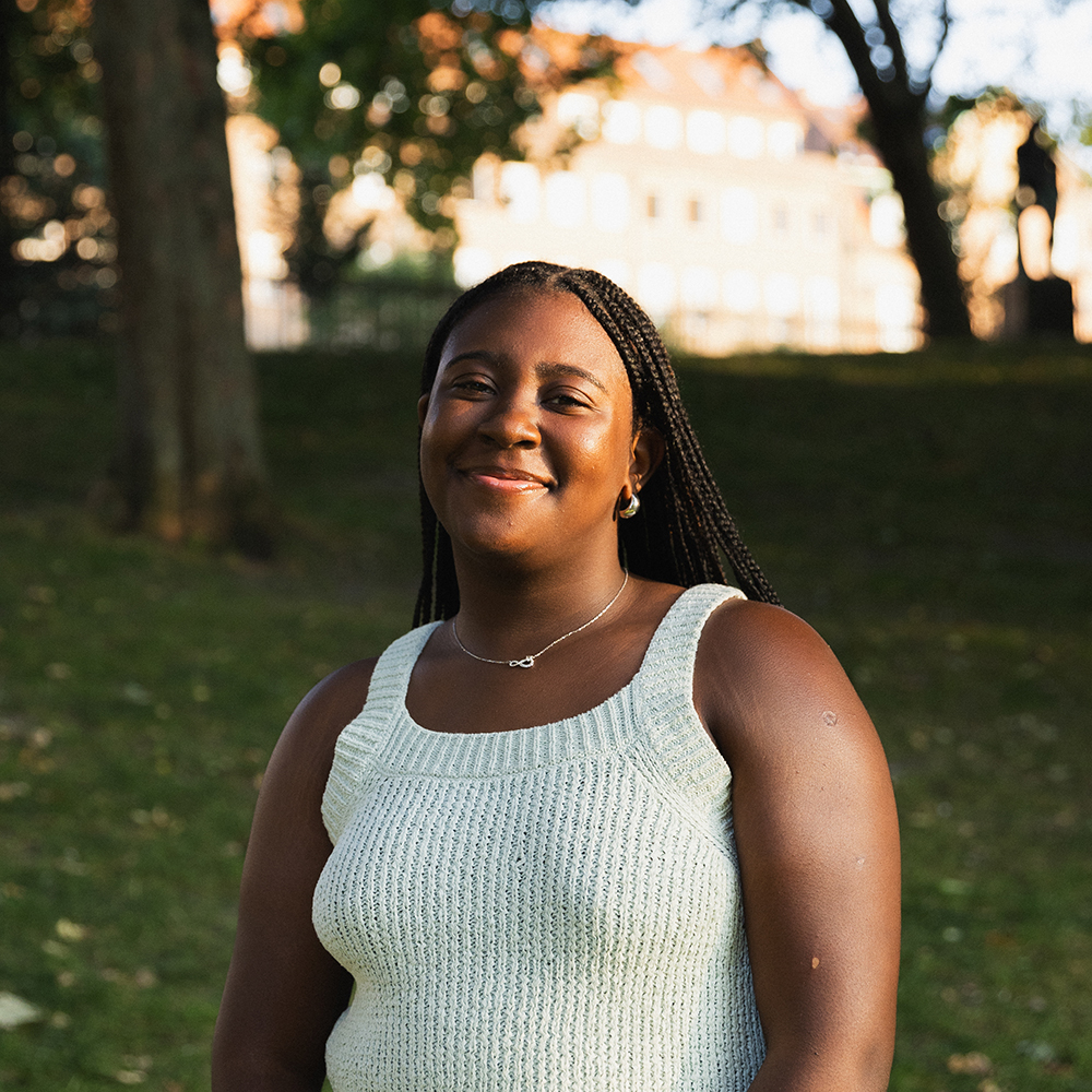 DIS Bloggers, Tharaly