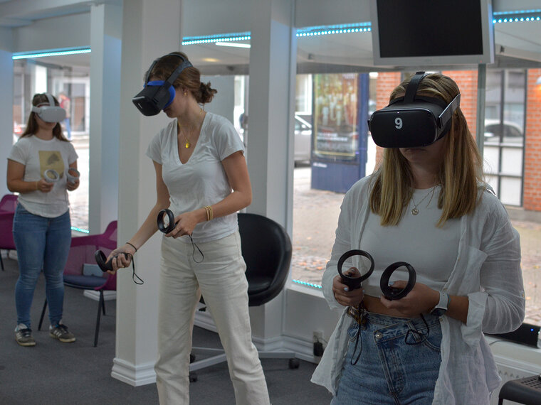 dis_Cyberpsychology Cyberpsychology